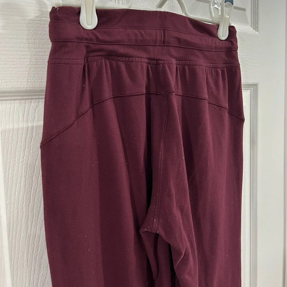 Lululemon On The Fly Jogger Burgundy Sporty Athleisure Sweat Pant Maroon size 2